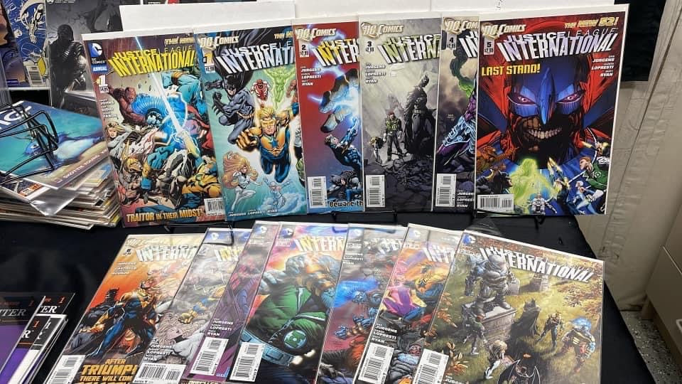 Justice League International
Annual 1
1-12 complete set