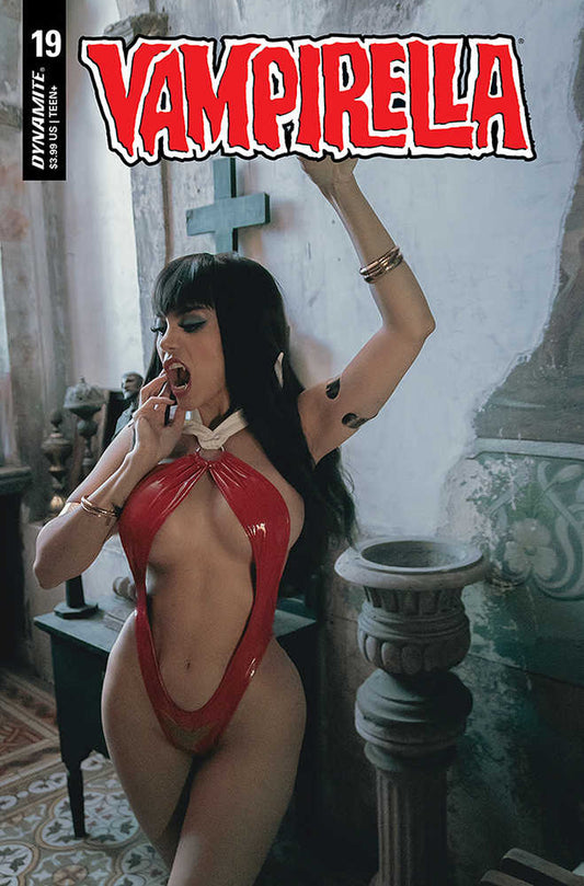 Vampirella #19 Cover E Lorraine Cosplay